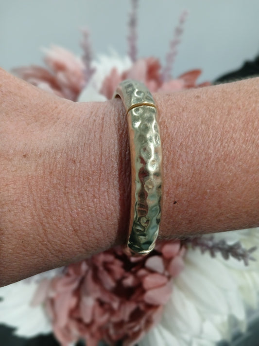 Tandy Hammered Stretch Bracelet