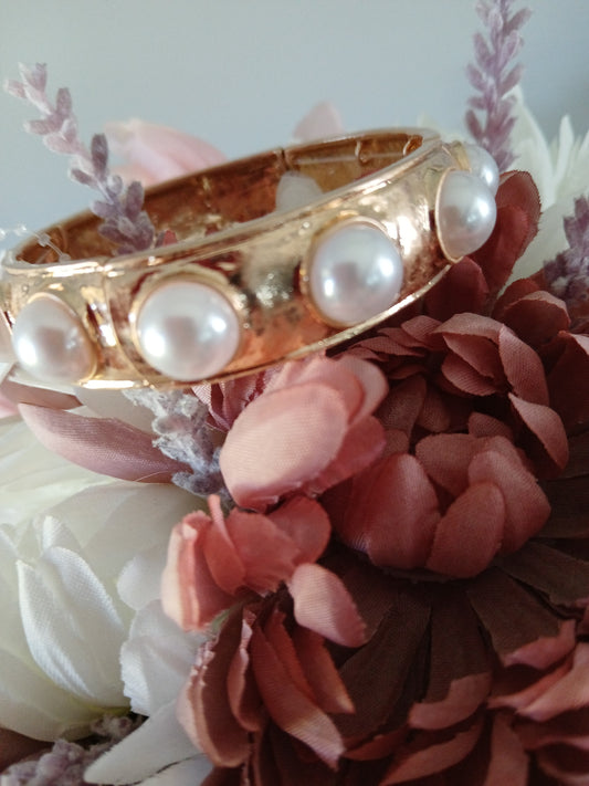 Reagan Pearl Gold Stretch Bracelet
