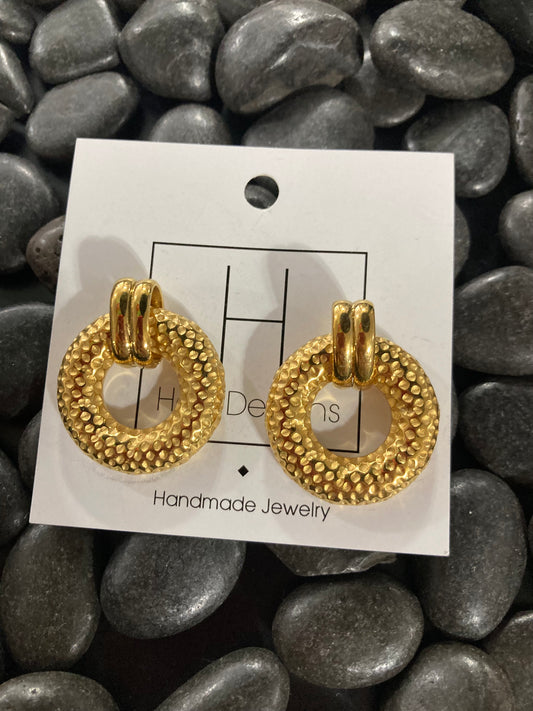 Dangled Gold Circle Earrings