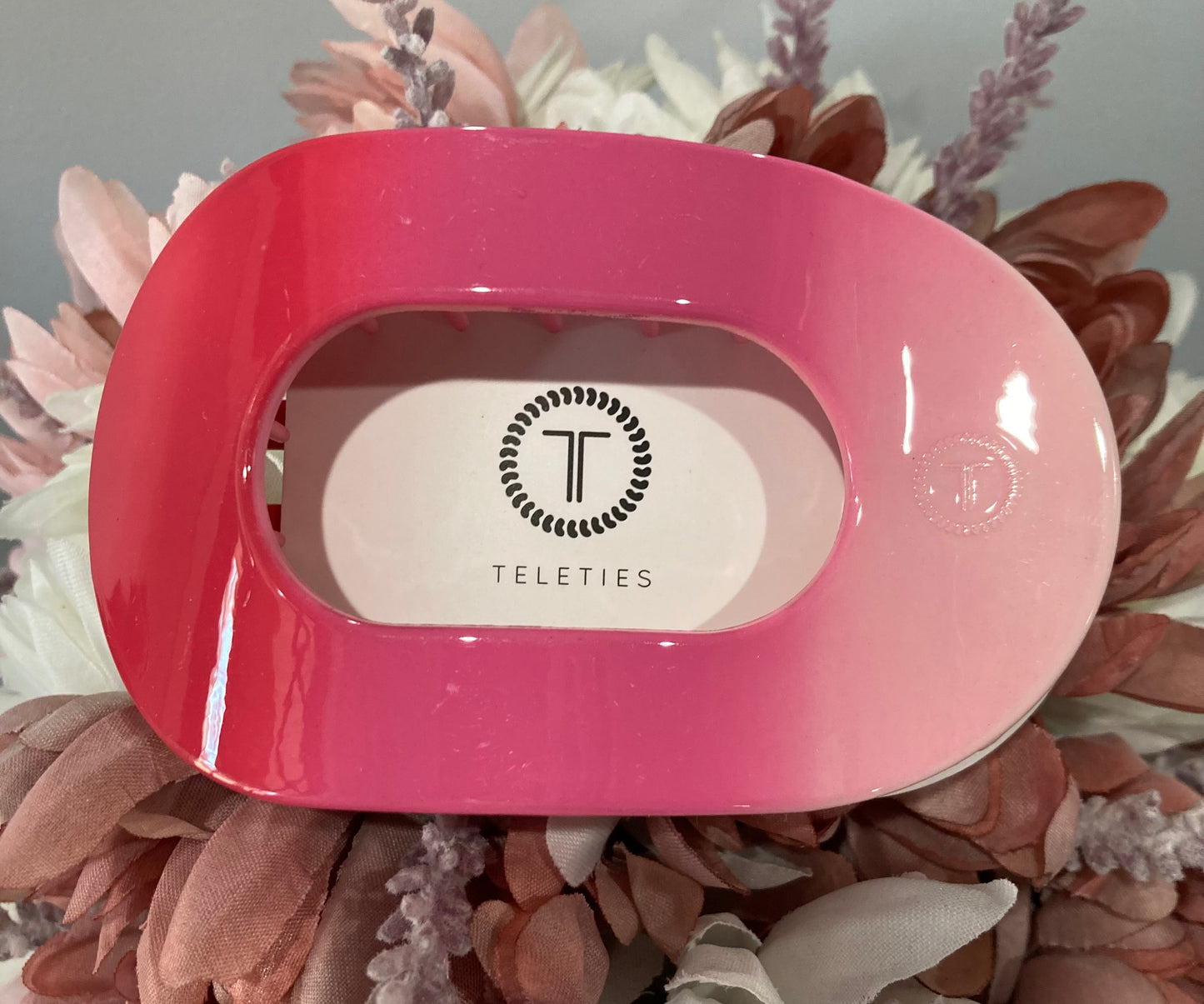 Kiss & Tell Flat Round Large Hair Clip