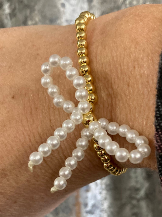 Gold bracelet w/ Pearl bow