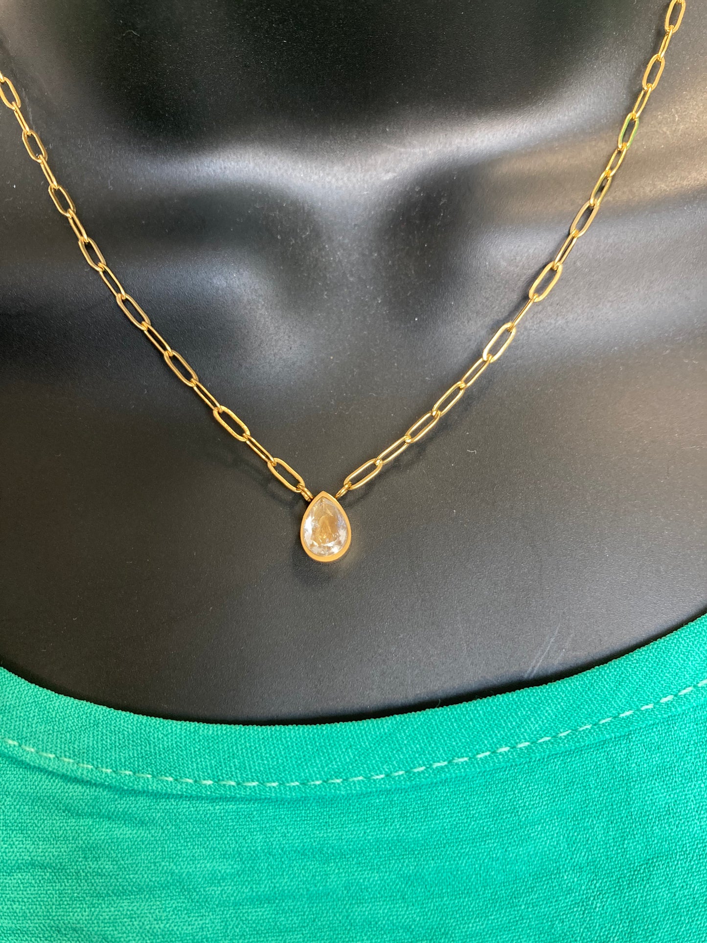 Dainty pendant necklace