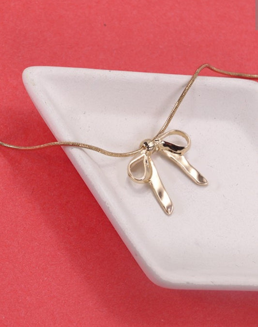 Bow Necklace