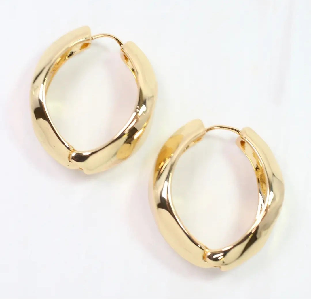 Mila Hoop Earrings